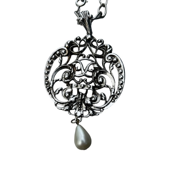 Vintage Avon Silvertone Art Nouveau Scroll Faux Pearl Drop Pendant Necklace - Picture 3 of 5